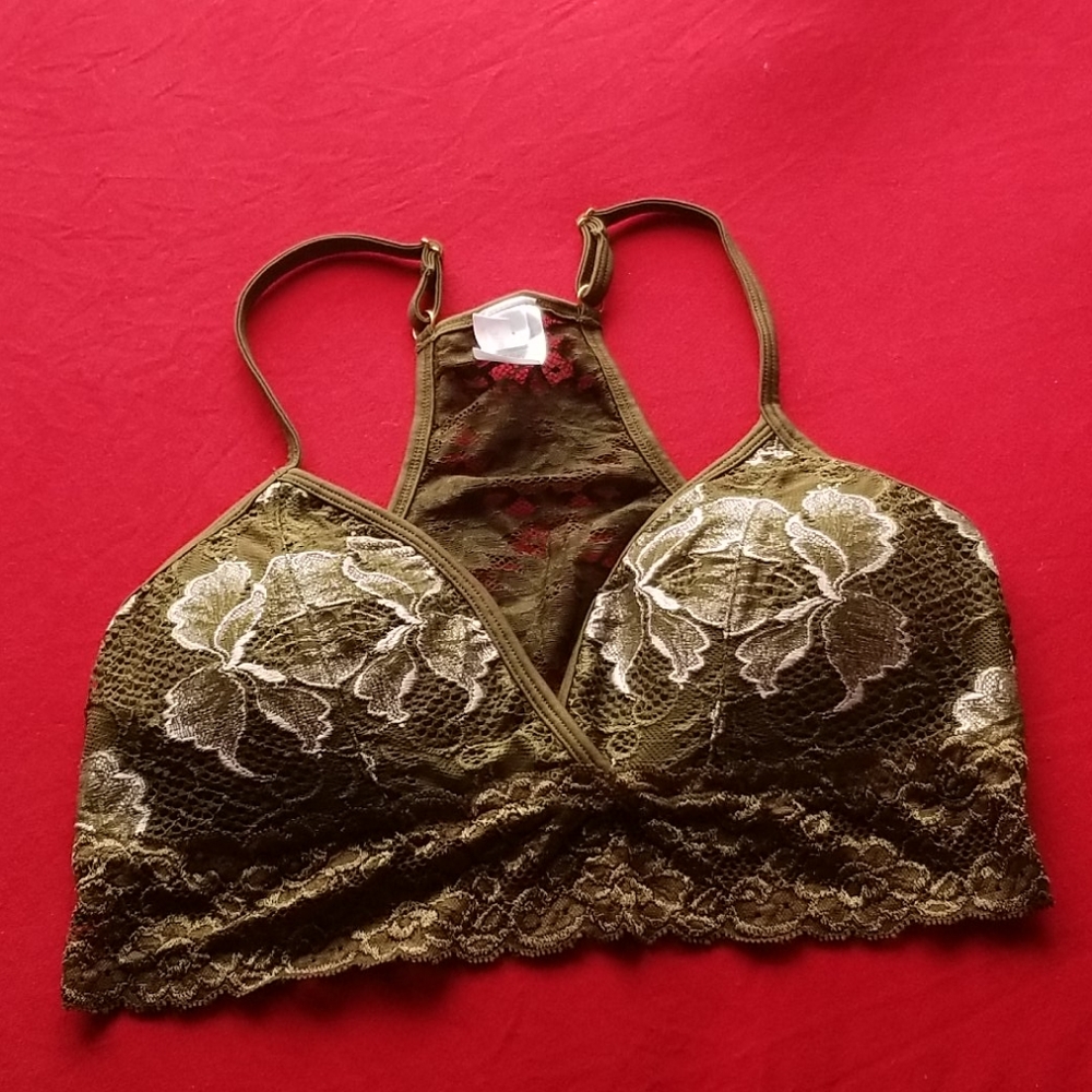 Dynamic seamless apparel lace bra
